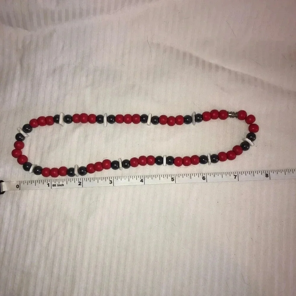 8 inch Unisex Tahitian style beaded‎ necklace black white and red colors.